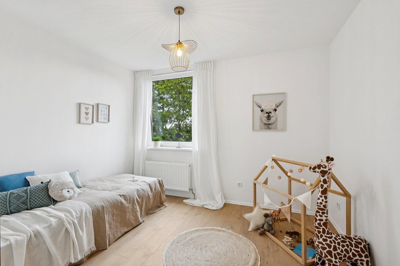 Helles Kinderzimmer nach der Modernisierung