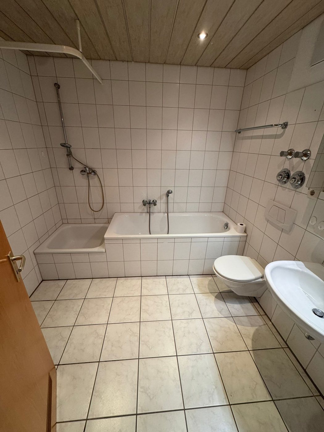 Badezimmer vor der Modernisierung